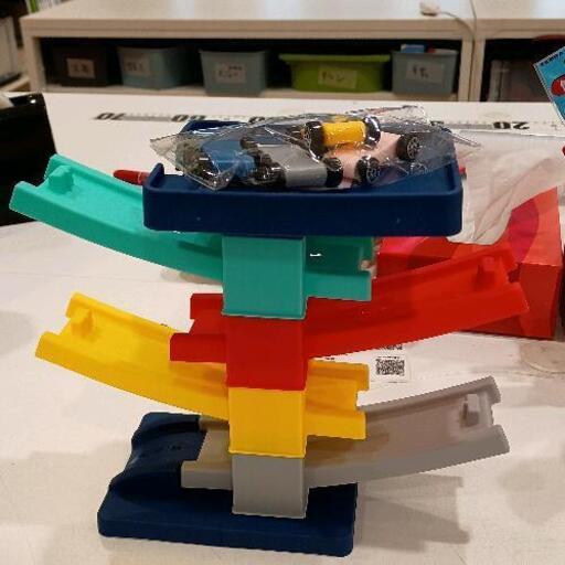 Ramp Car Toy, Zigzag Slide with Rooftop Parking, Color Recognition & Motor Skill Development, Safe for Ages 3+