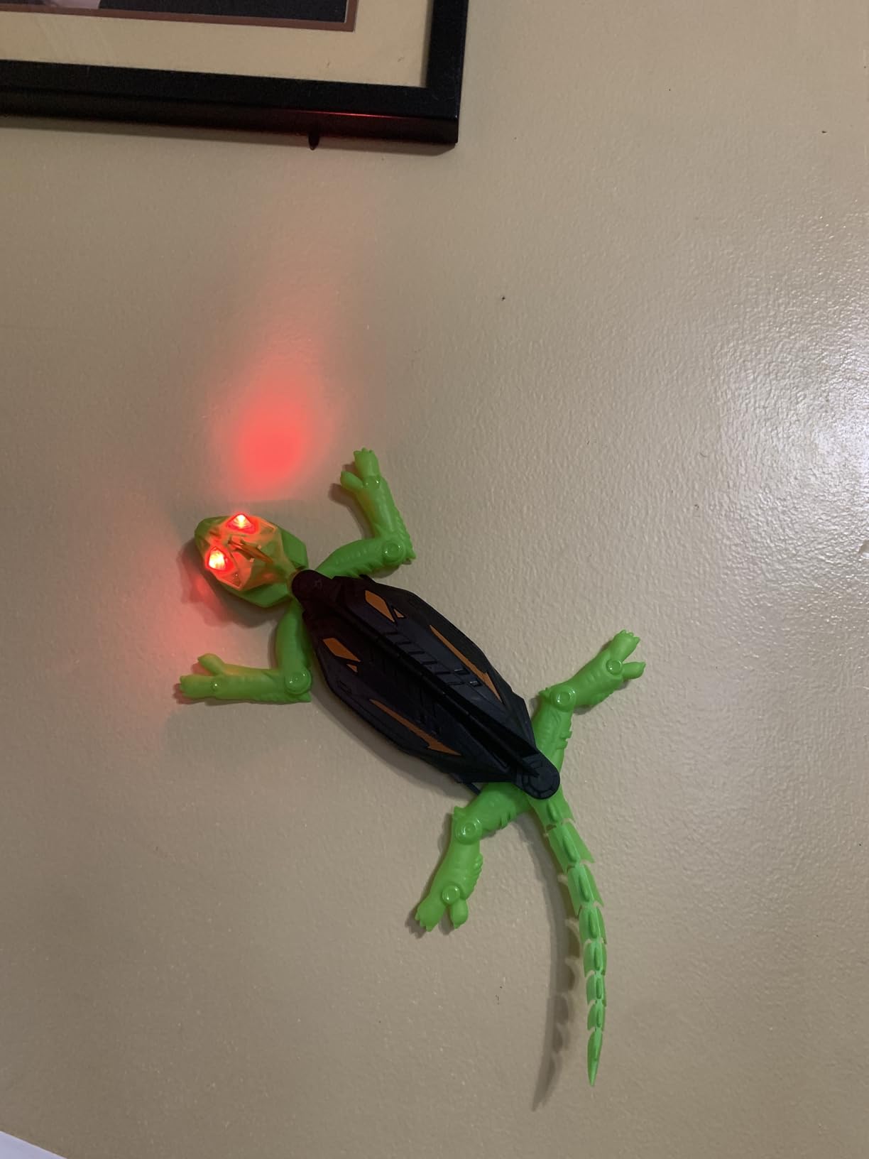 Remote Control Lizard Climbs Walls, LED Eye Lights, USB Charging, Safe for Ages 3+