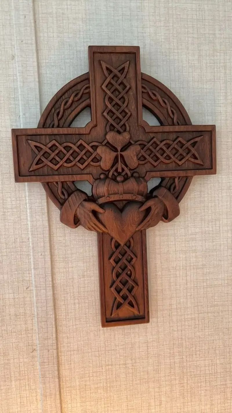 Rustic Claddagh Love Cross Wall Art – Intricate Wooden Celtic Knot Carving for Meaningful Room & Holiday Gift Decor