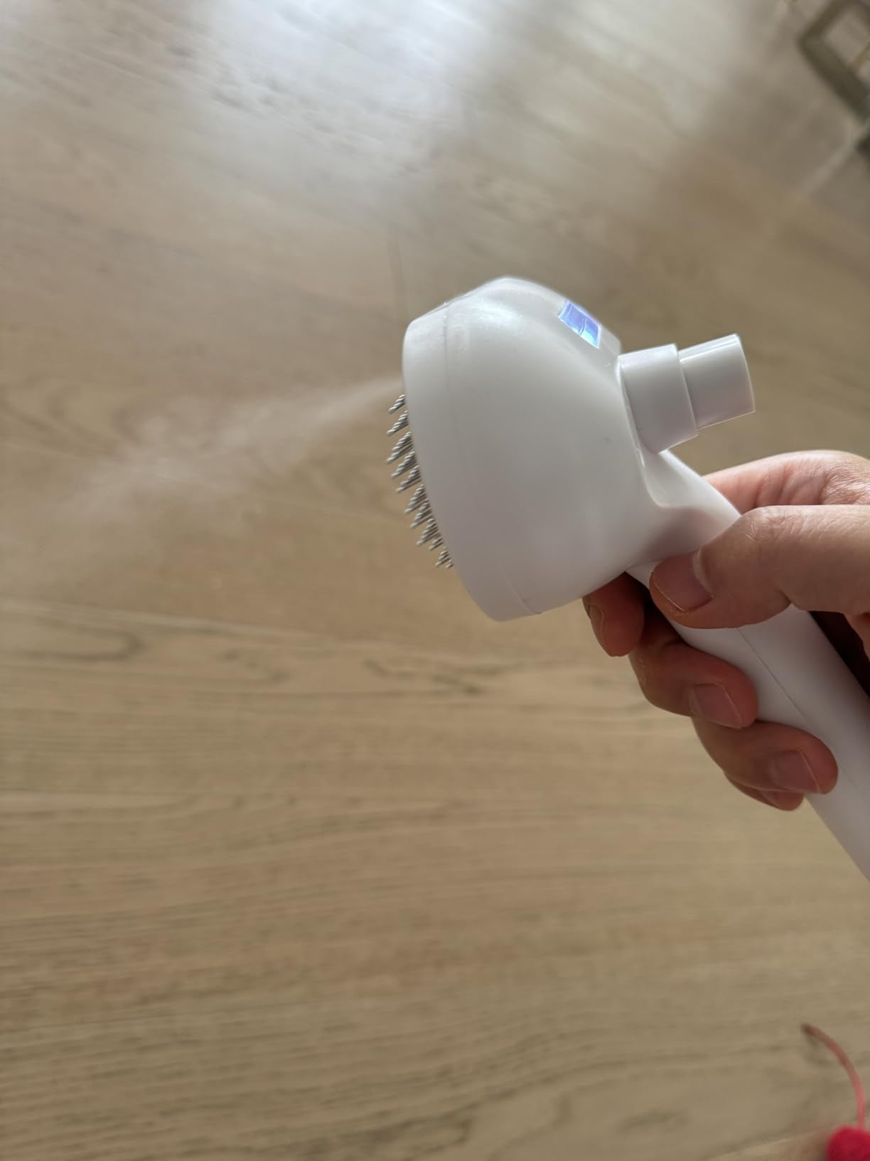 Self-Cleaning Spray Brush for Cats with One-Touch Hair Removal Design, Durable and Lightweight ABS Material