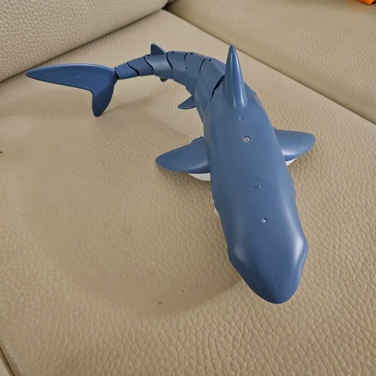 Shark Whale Spray Water Toy with 2.4G Remote Control, Bionic Spine, Realistic Swimming - Safe for Ages 6+