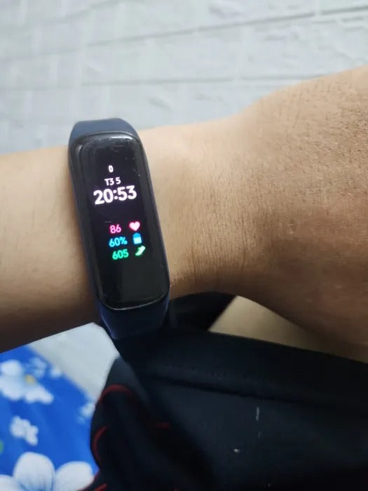 Smart Health Monitoring Bracelet with Multiple Sensors – Sleep Tracking, Activity Metrics, Notifications, Alarms & Reminders