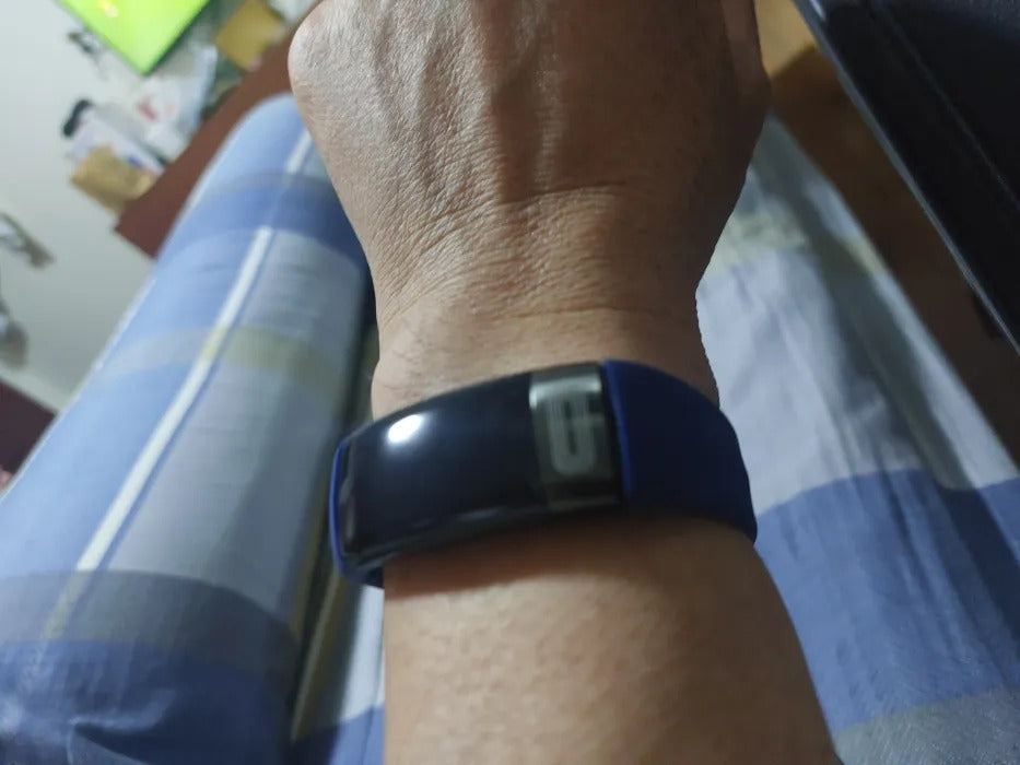 Smart Health Monitoring Bracelet with Multiple Sensors – Sleep Tracking, Activity Metrics, Notifications, Alarms & Reminders