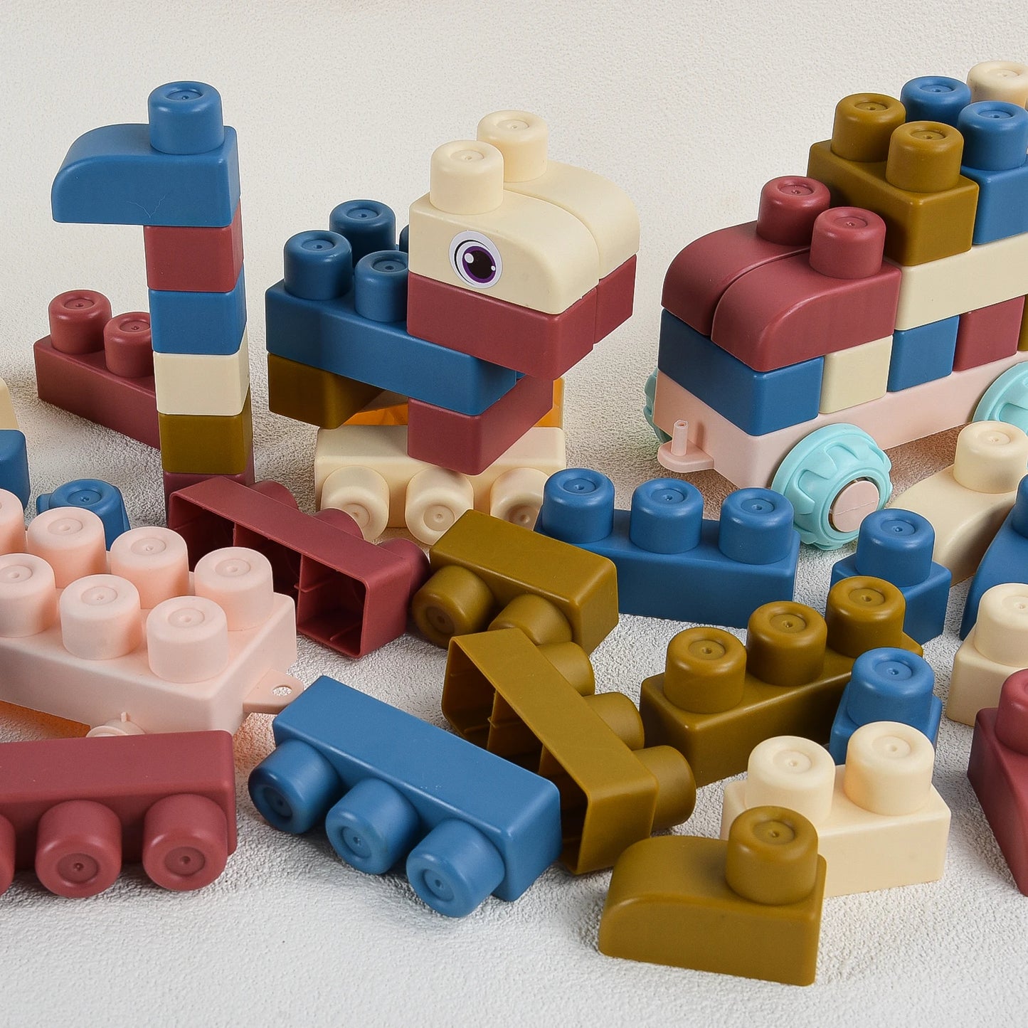 Soft Building Blocks – Safe and Fun Construction Toy with Soft Rubber Material, Smooth Edges, No Burrs, Safe for Ages 1+