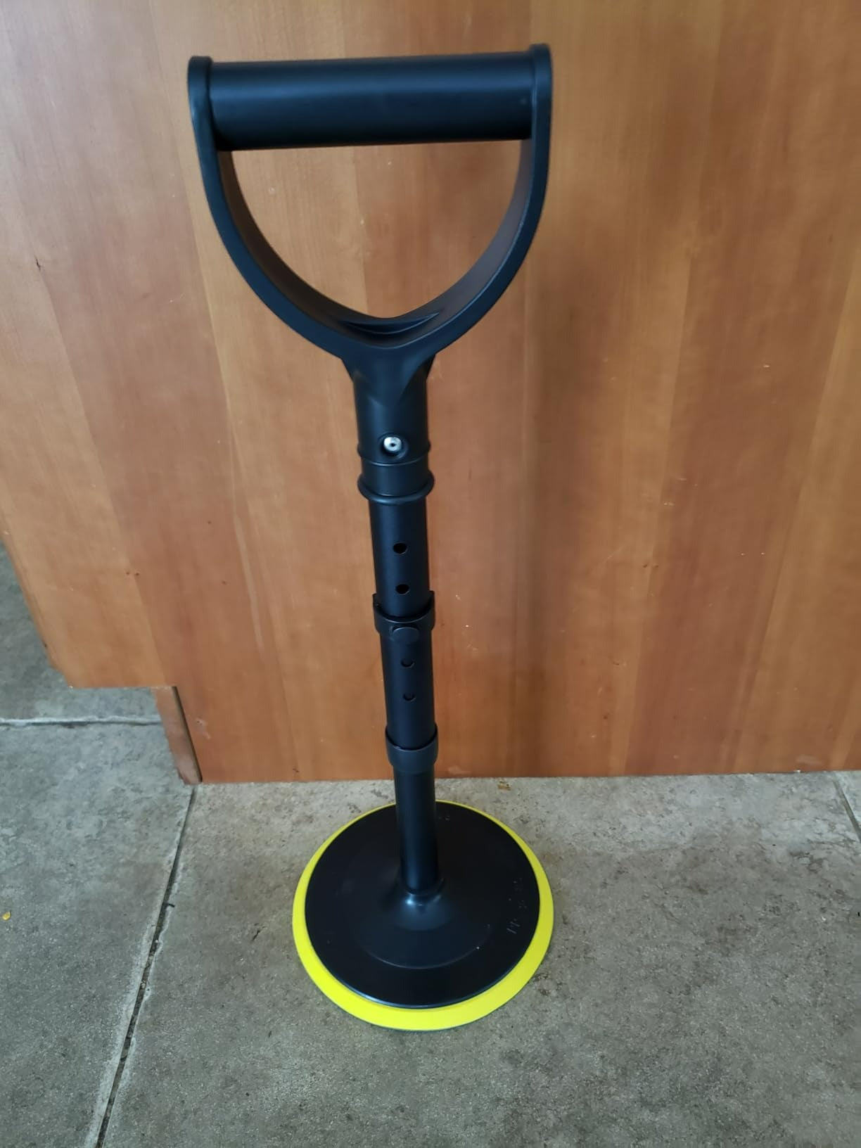 Stand Assist Device for Elderly – Lightweight Floor Support Tool for Easy Lifting, Daily Living Aid for Seniors and Mobility-Challenged Individuals