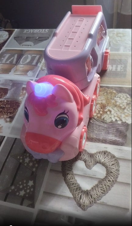 Unicorn Carrier Truck – Magical Toy Vehicle with Unicorn Figures, Safe for Ages 1+