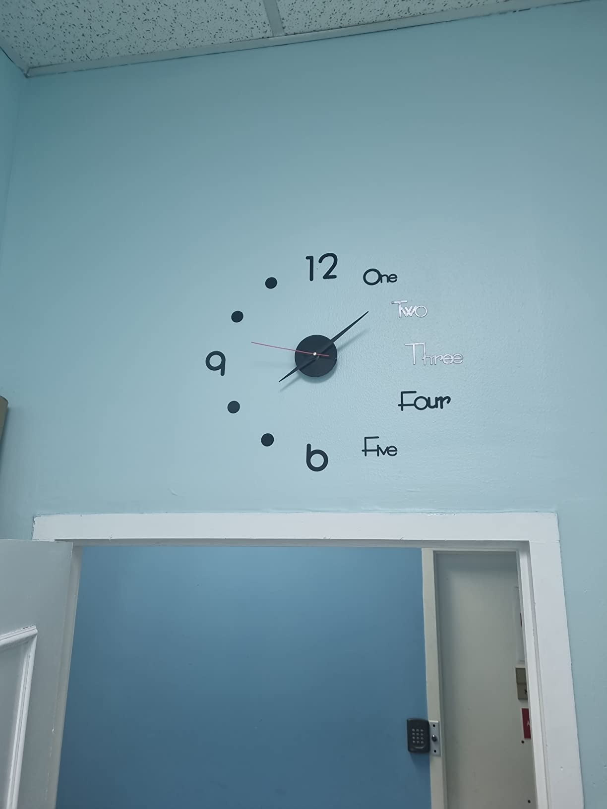 Wall Clock with Quartz Mechanism With Glow-in-the-Dark, Silent Sweep, Adjustable Layout, Easy to Install