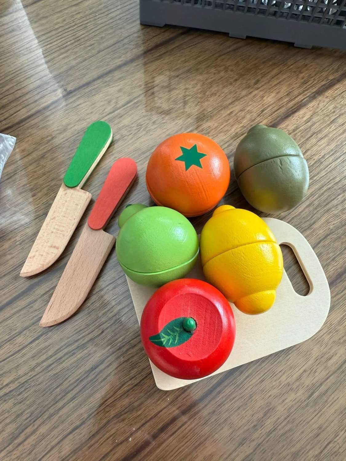 Wooden Fruit Vegetable Toys with Multiple, Cuttable Pieces, Simulating Kitchen - Safe for Ages 3+
