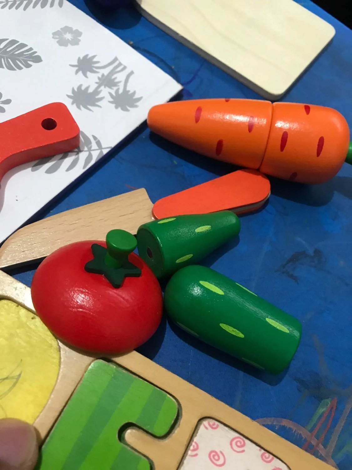 Wooden Fruit Vegetable Toys with Multiple, Cuttable Pieces, Simulating Kitchen - Safe for Ages 3+