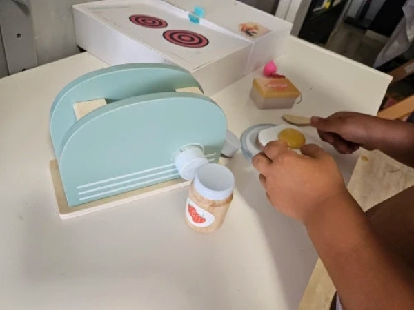Wooden Toaster Toy with Various Accessories, Simulating Realistic Baking, Safe for Ages 3+.