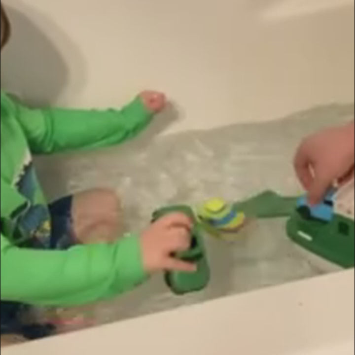 Floating Car & Boat Set, Shower Boat Squirters Toy, Safe for Ages 3+